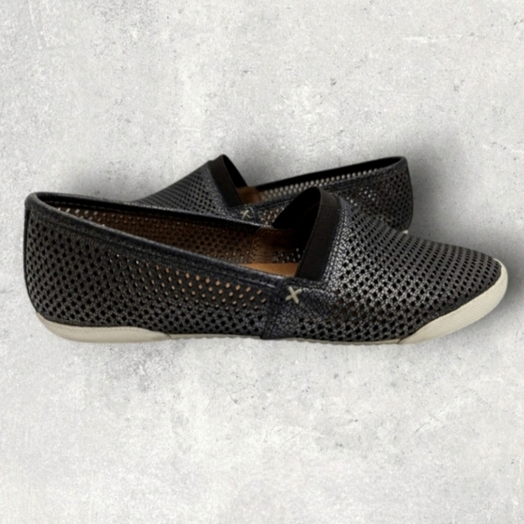 Frye Melanie Pewter Leather Flats Size 6.5 M Metallic - Picture 1 of 12